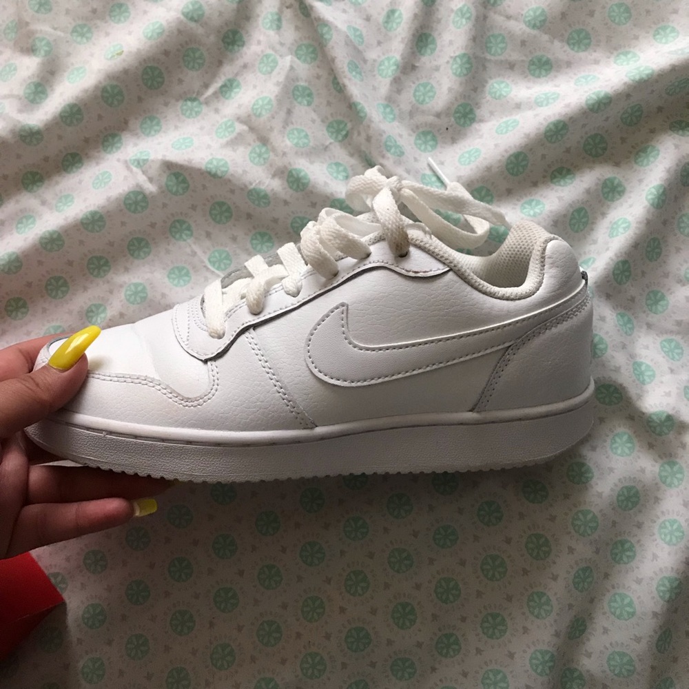 WMN NIKE SHOES.